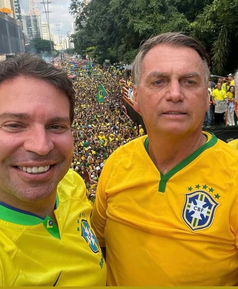 Alexandre Ramagem e Jair Bolsonaro em manifestações de extrema-direita em 2024. REPRODUÇÃO/Instagram/@ramagemprefeitorj