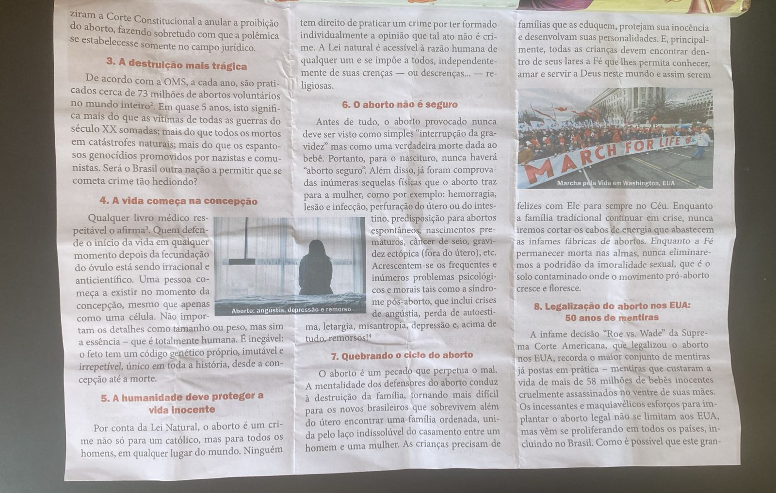 Exemplar do folheto distribuído em frente à PUC-SP. Foto: Gustavo Tonini/Agemt