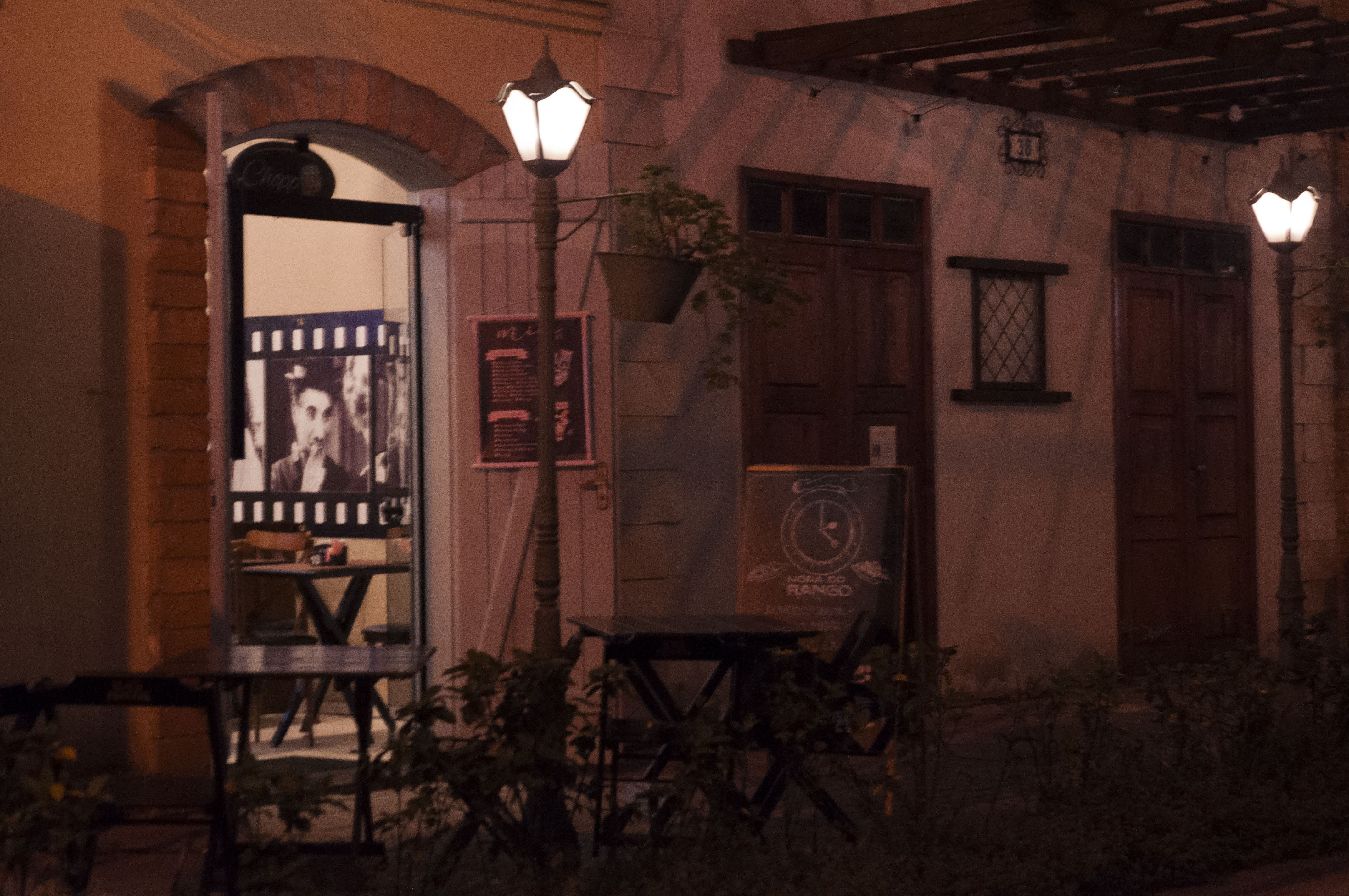 Cada restaurante carrega o próprio estilo, fazendo com que a proposta da vila de agradar todo o seu público permaneça. Foto: Nicole Domingos