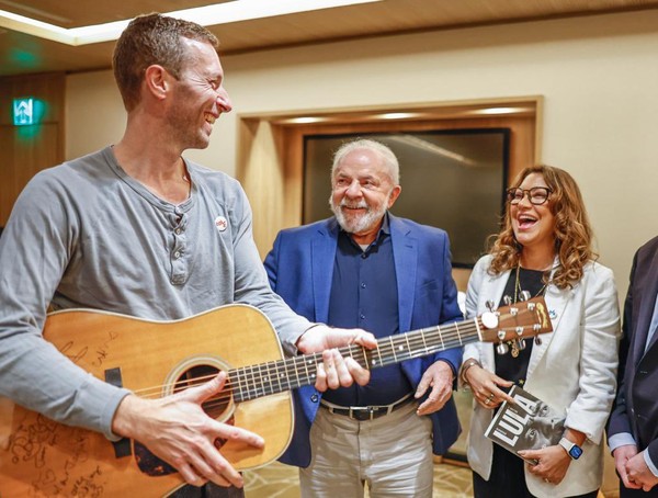 Lula, Chris Martin e Janja reunidos em 2023— Foto: Ricardo Stuckert/Reprodução