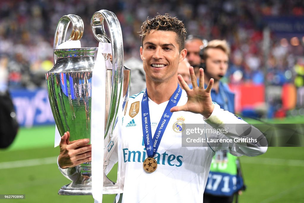 Cristiano Ronaldo com a 5° taça da Champions league jogando no Real Madrid. Foto: Laurence Griffiths/Getty Images