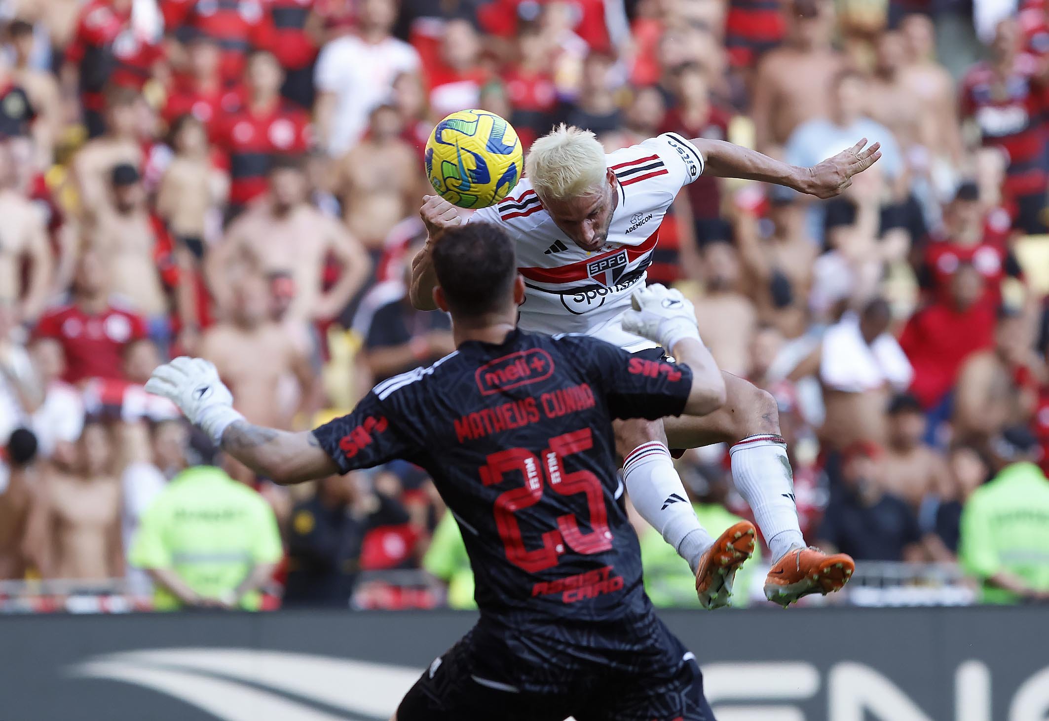 Gerson explica escolha de camisa 20 do Flamengo: 'Homenagem a Vini Jr.', Flamengo