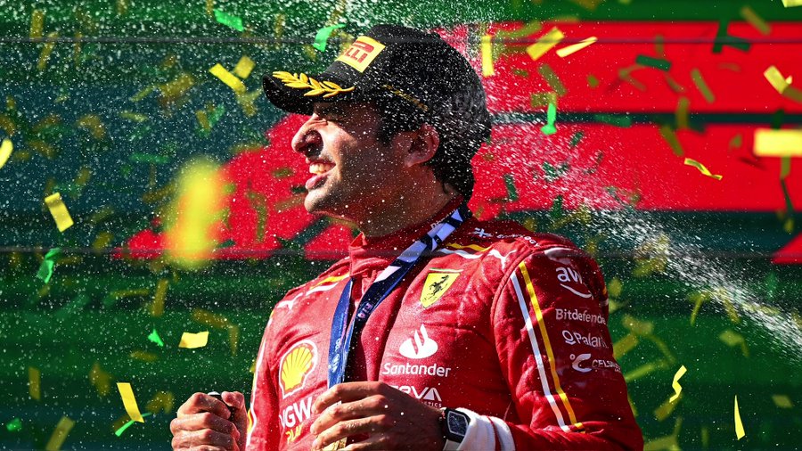 carlos sainz celebrando sua vitória na austrália