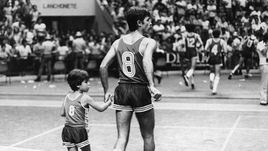 Jovem Hélio Rubens com Helinho criança