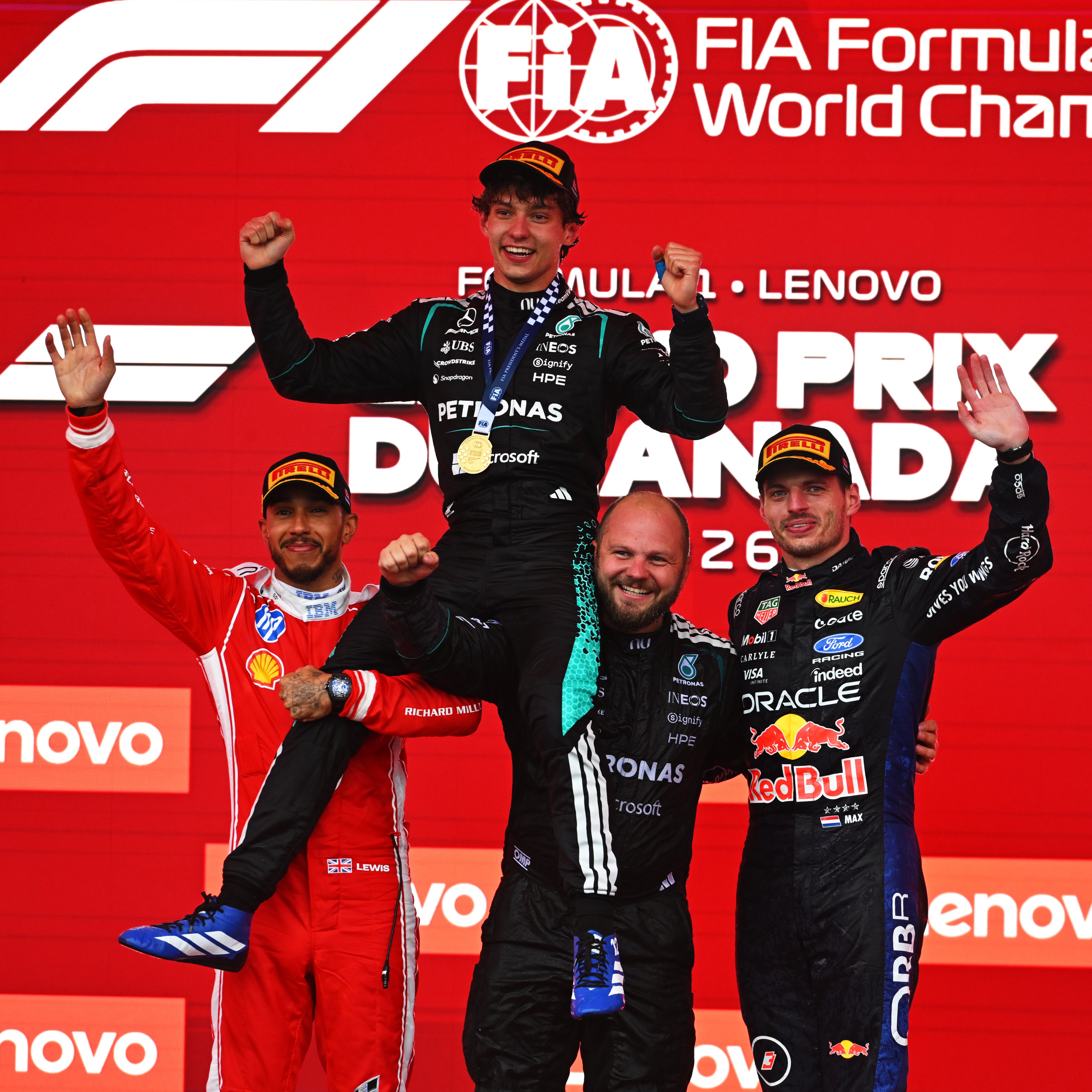 Foto: Antonelli comemorando a vitória no pódio em Montreal – Reprodução/F1 via X