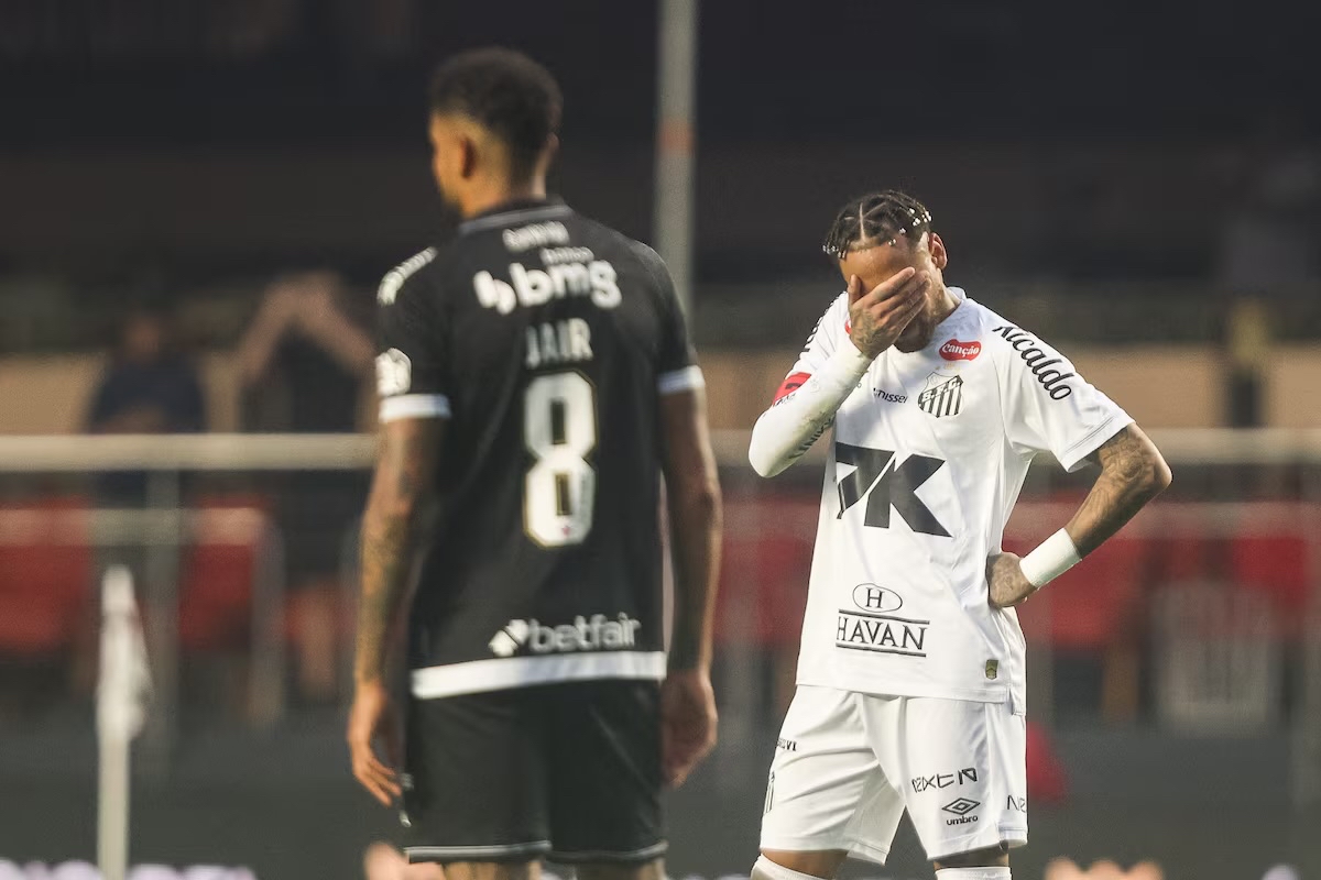 Neymar vendo o time do Santos sem reação e tomando goleada do Vasco da Gama