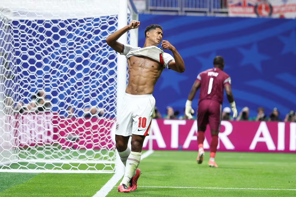 Jude Bellingham lamenta defesa do goleiro congolês. Foto: Reprodução/FIFA.