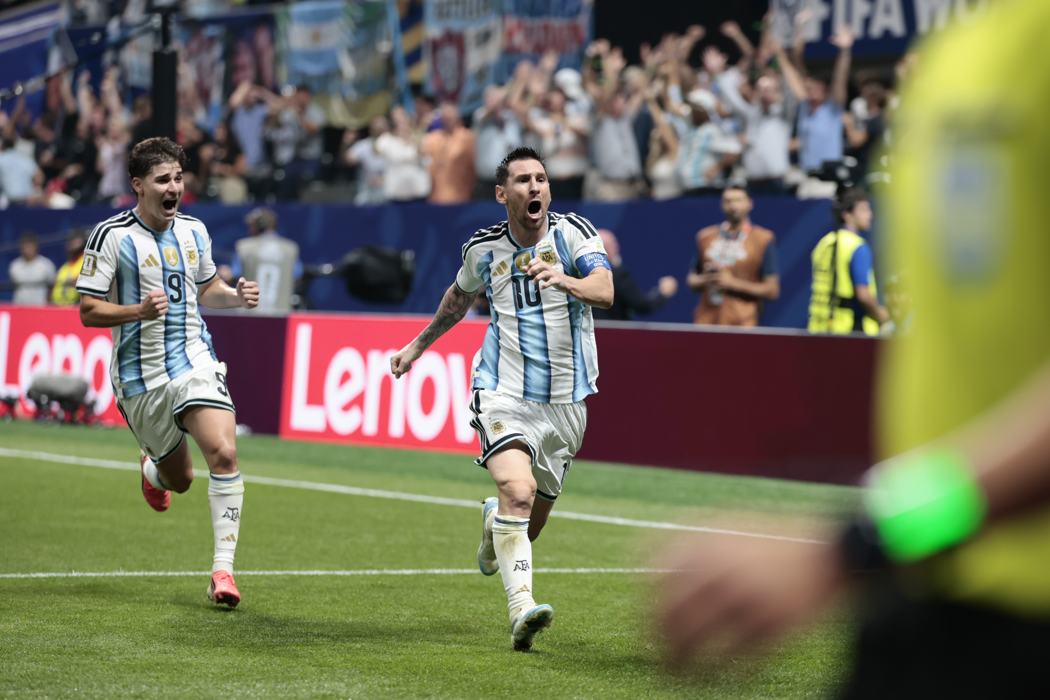 Messi comemorando seu gol. 