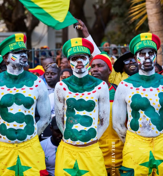 Torcedores senegaleses. 
