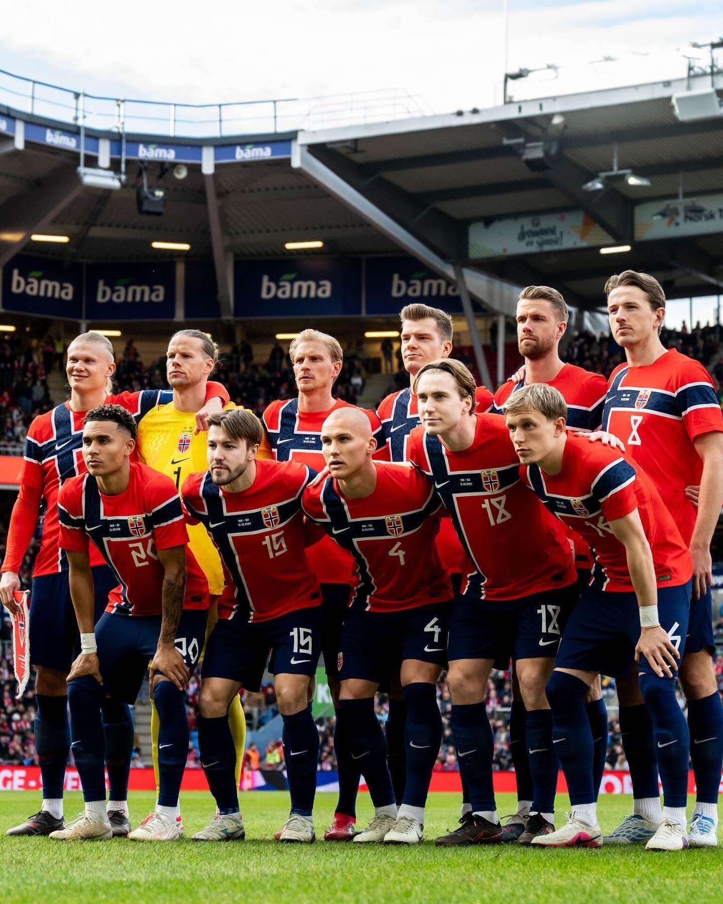 Jogadores da Noruega em foto oficial antes do amistoso. 