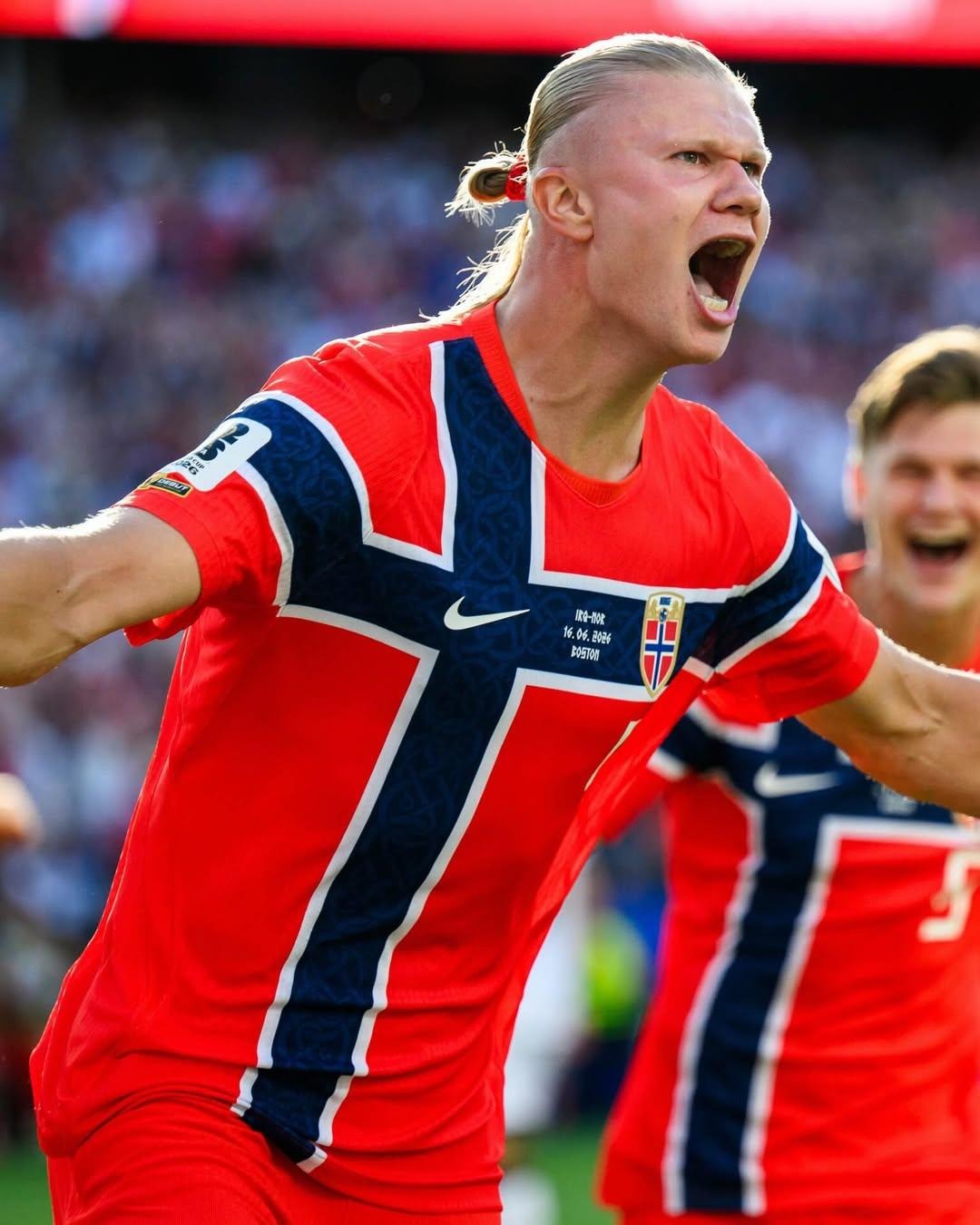Haaland anota dois gols em sua estreia em copas do mundo. 