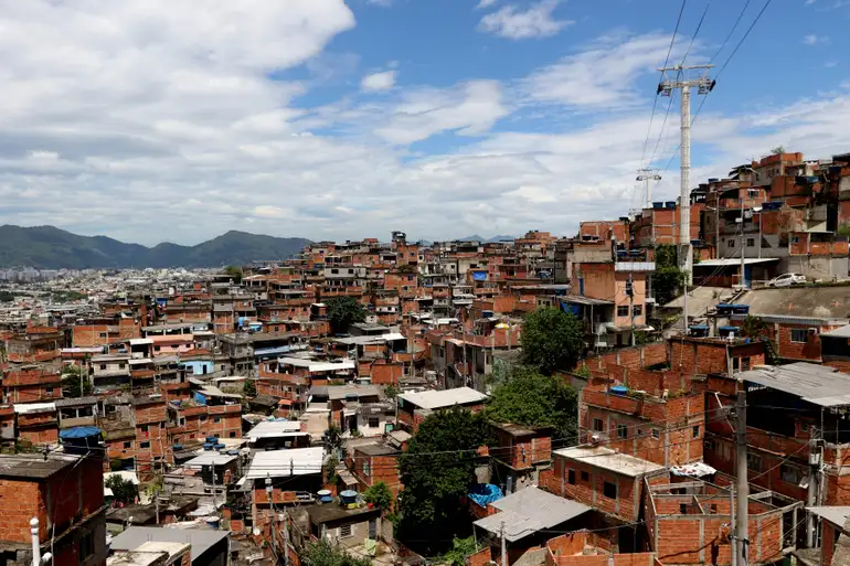 Reprodução:Tânia Rêgo/Agência Brasil | Aglomerado de casas no complexo do Alemão