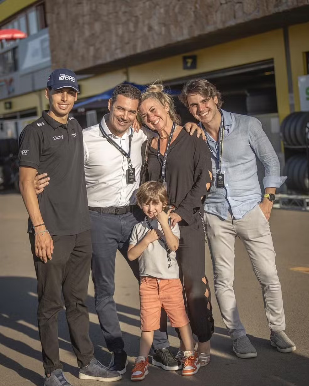 Gabriel e sua família em 2023. Foto: Foto: Reprodução/Instagram @gabrielbortoleto_