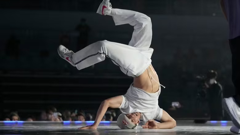 O canadense Philip Kim durante a final do Mundial de 2022, em Seoul – Foto: Lee Jin-man/The Associated Press