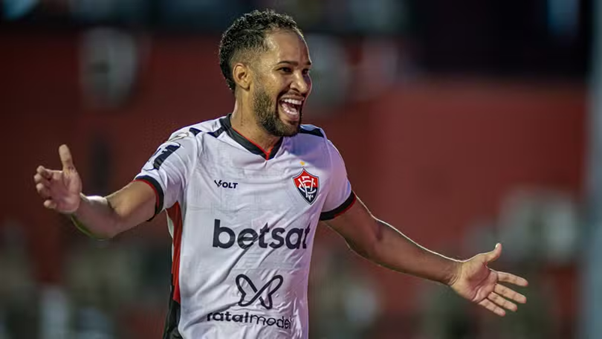 Everaldo comemora gol contra o Bragantino. Foto: Victor Ferreira/EC Vitória