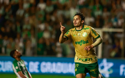 Raphael Veiga comemora gol diante do Juventude, em jogo pela 30ª rodada do Brasileirão 2024. Foto: Luiz Erbes/AGIF