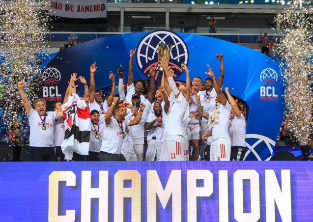Equipe do São Paulo comemora a conquista da BCLA.