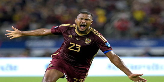 Rondon, de camisa vinho, comemorando gol de empate. (Foto: Buda Mendes/AFP)