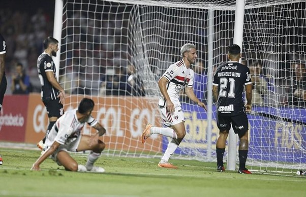 Calleri após marcar o gol do São Paulo