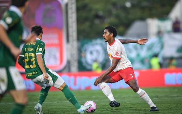 Palmeiras x Bragantino no interior de São Paulo.