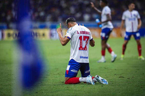 Lucho Rodríguez comemora o seu gol que garantiu o empate ao Bahia. Foto: Rafael Rodrigues/EC Bahia