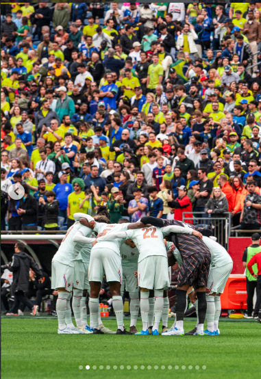 Jogadores da França prontos para entrar em campo. 