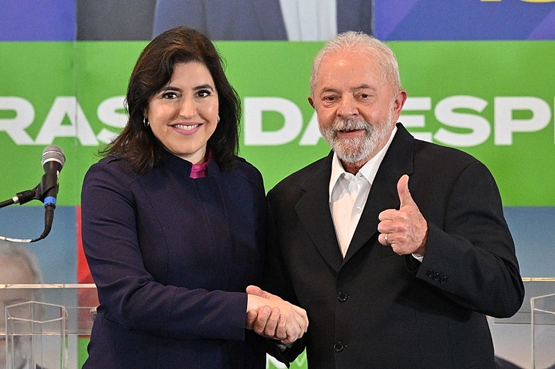 Simone Tebet ao lado do presidente Luiz Inácio Lula da Silva