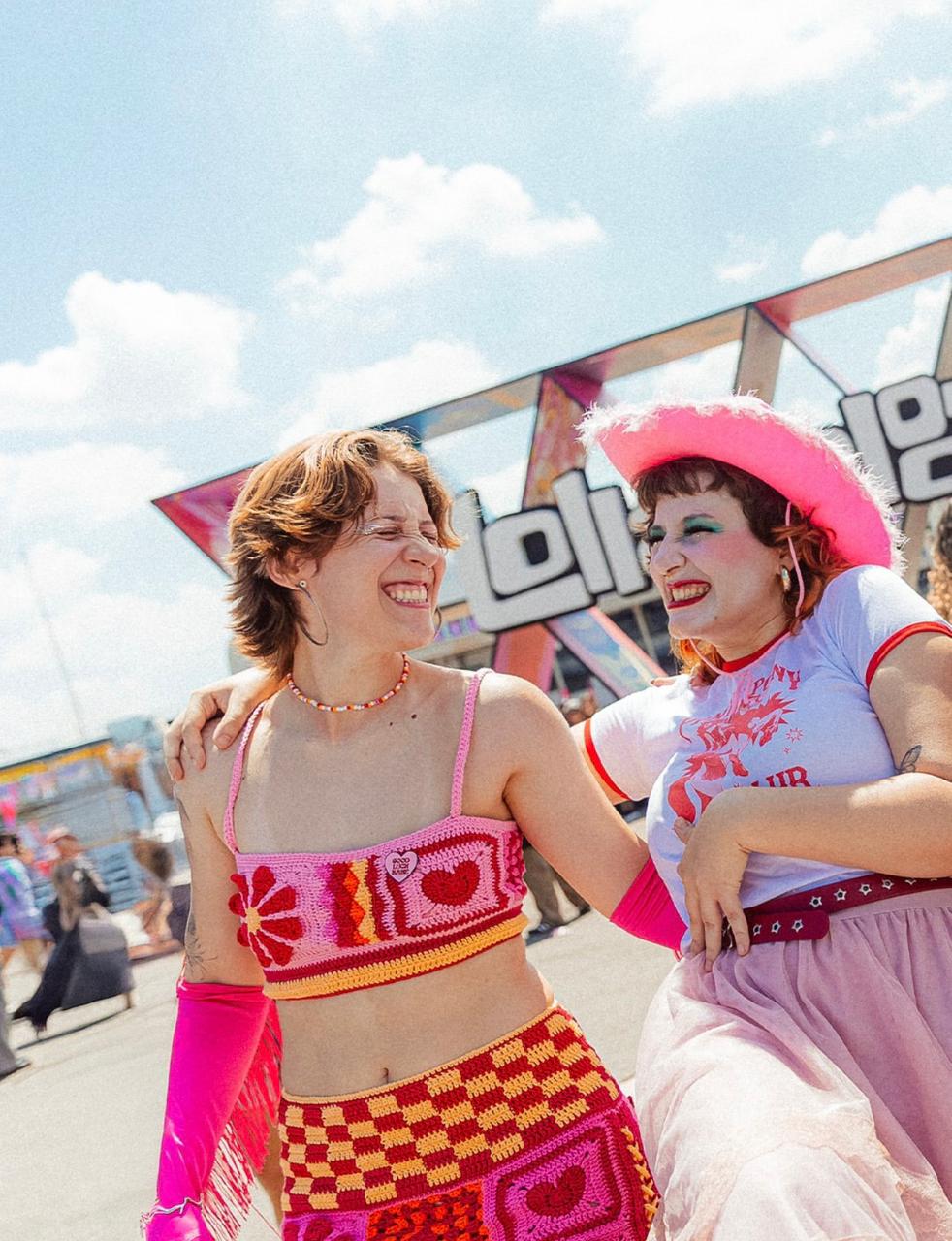 Imagem de duas fãs da Chappell Roan no Lollapalooza - Foto: @lollapaloozabr - Instagram