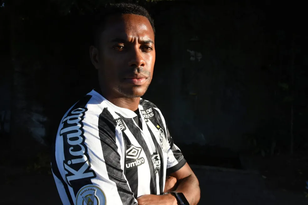 Robinho em sua volta ao Santos em 2020