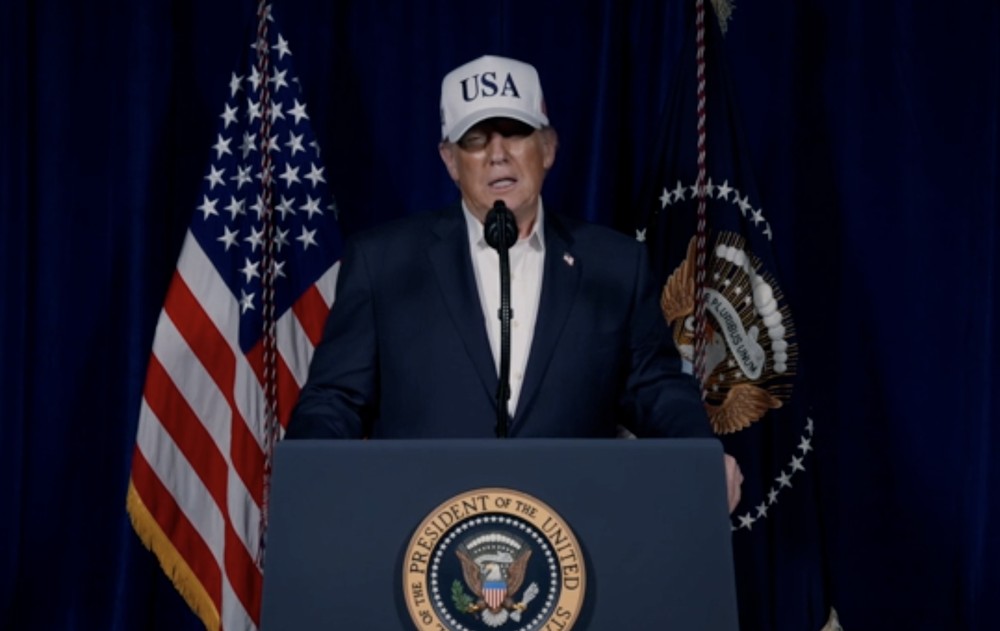 Presidente Donald Trump em entrevista com a Truth Social, confirma ataques ao Irã. Foto: Reprodução/Truth Social.