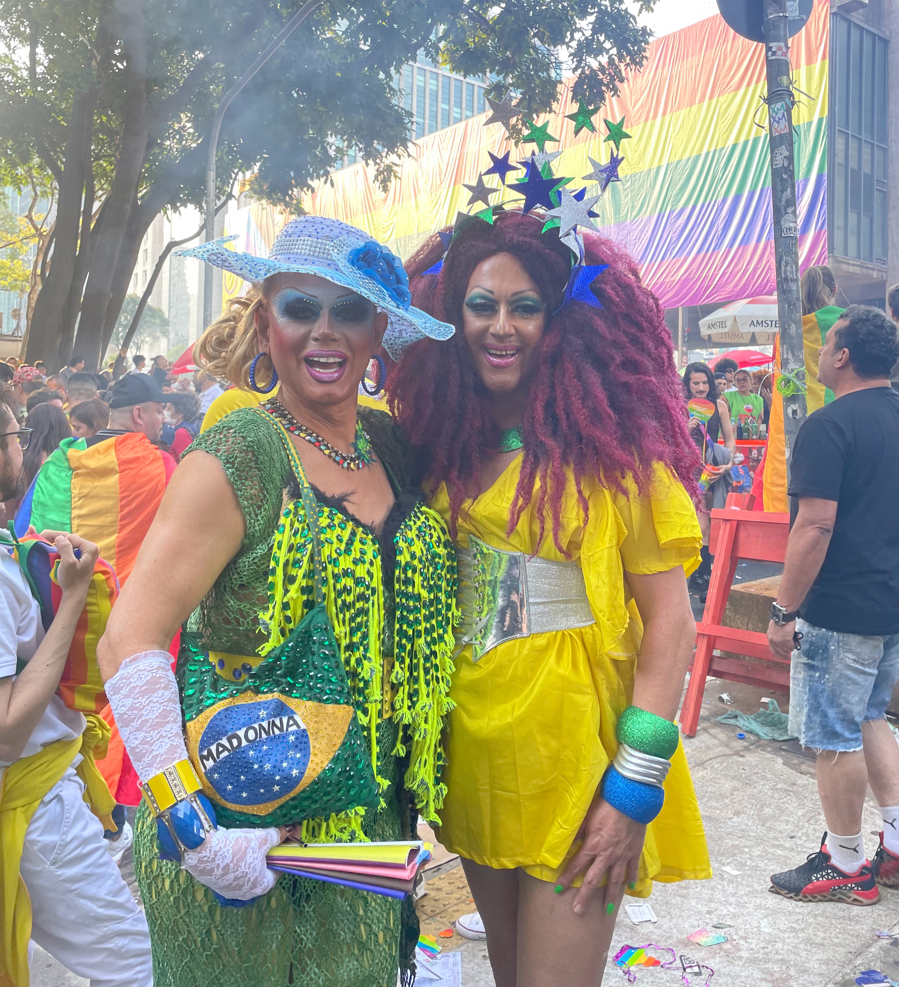 Drag Queen Bárbara e Vannila na Parada do Orgulho LGBT+ em São Paulo. Foto: Juliana Bertini de Paula