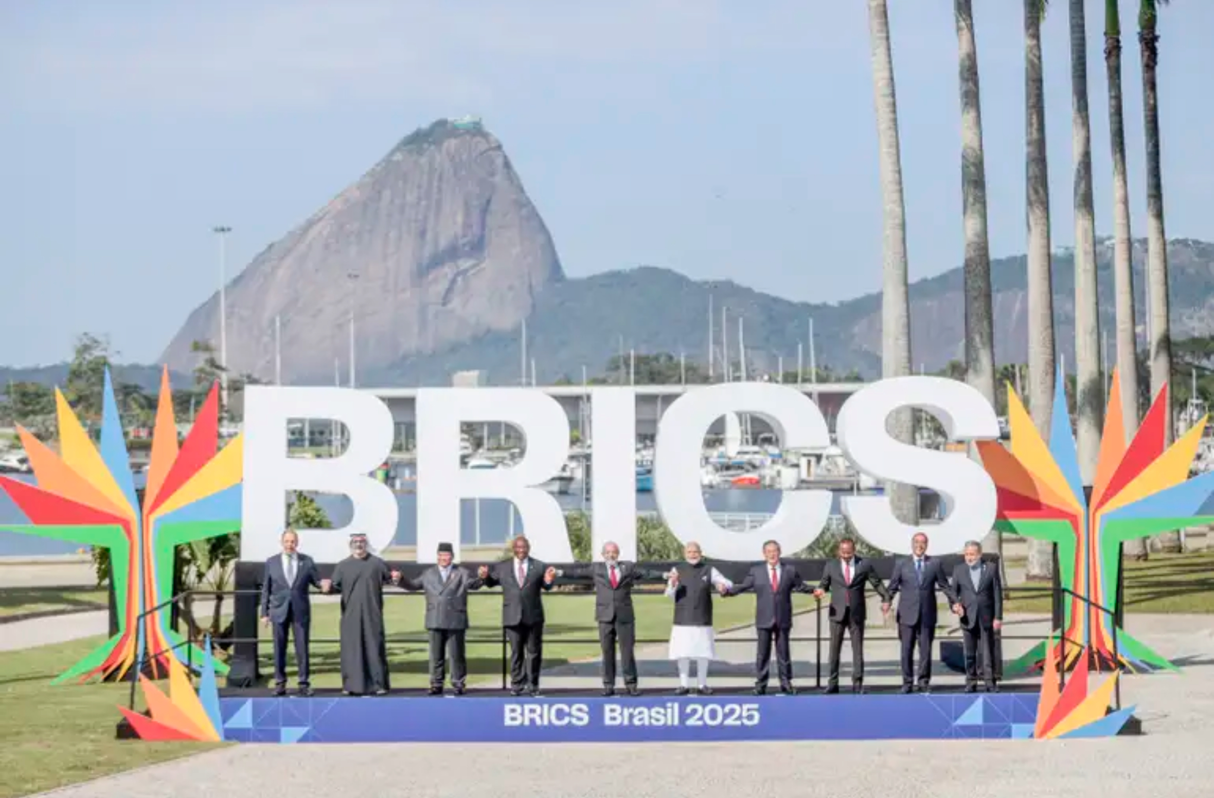 Foto oficial do Brics com seus membros. Da esquerda para direita: Minister Sergei Lavrov (Rússia), Khaled bin Mohamed Al Nahyan (Emirados), Prabowo Subia (Indonésia) Cyril Ramaphosa (Áfric do sul) Luiz Inácio Lula da Silva (Brasil) Primeiro ministro, Narendra Modi (Índia) Premier Li Qiang (China) Abiy Ahmed (Etiópia) Mostafa Madbouly (Egito) Abbas Araghchi (Irã) Foto: Joédson Alves/Agência Brasil