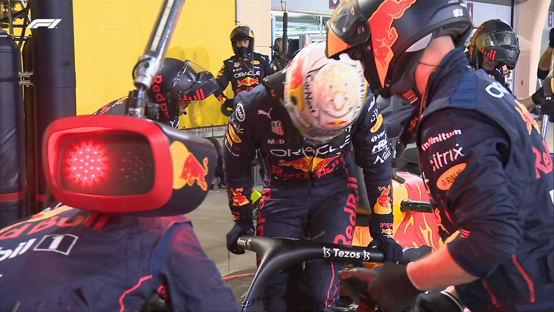 Verstappen abandona