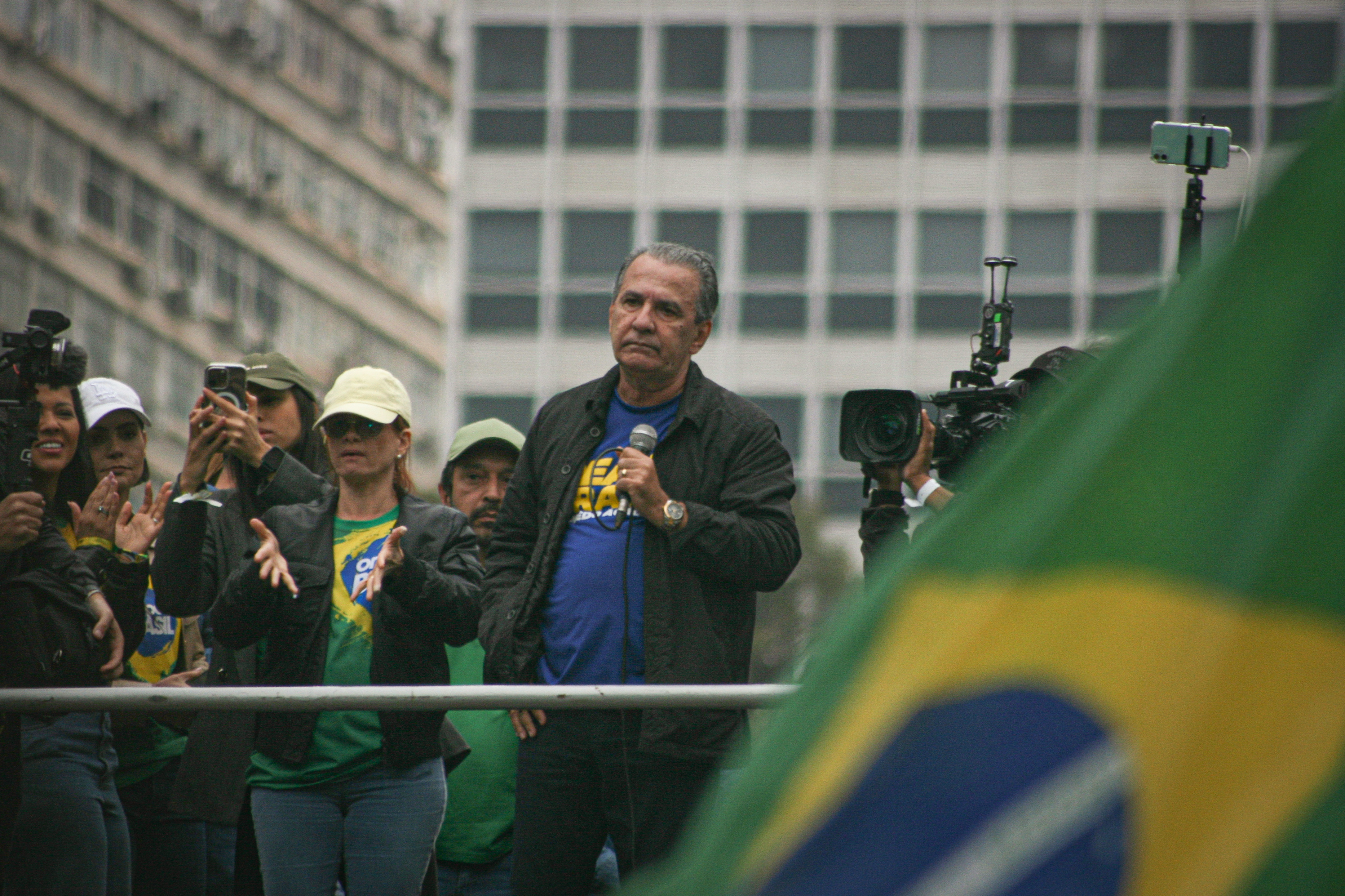 De boné branco, Michelle Bolsonaro, de boné verde, o prefeito de São Paulo, Ricardo Nunes, e centralizado de azul / Foto: Thaís de Matos