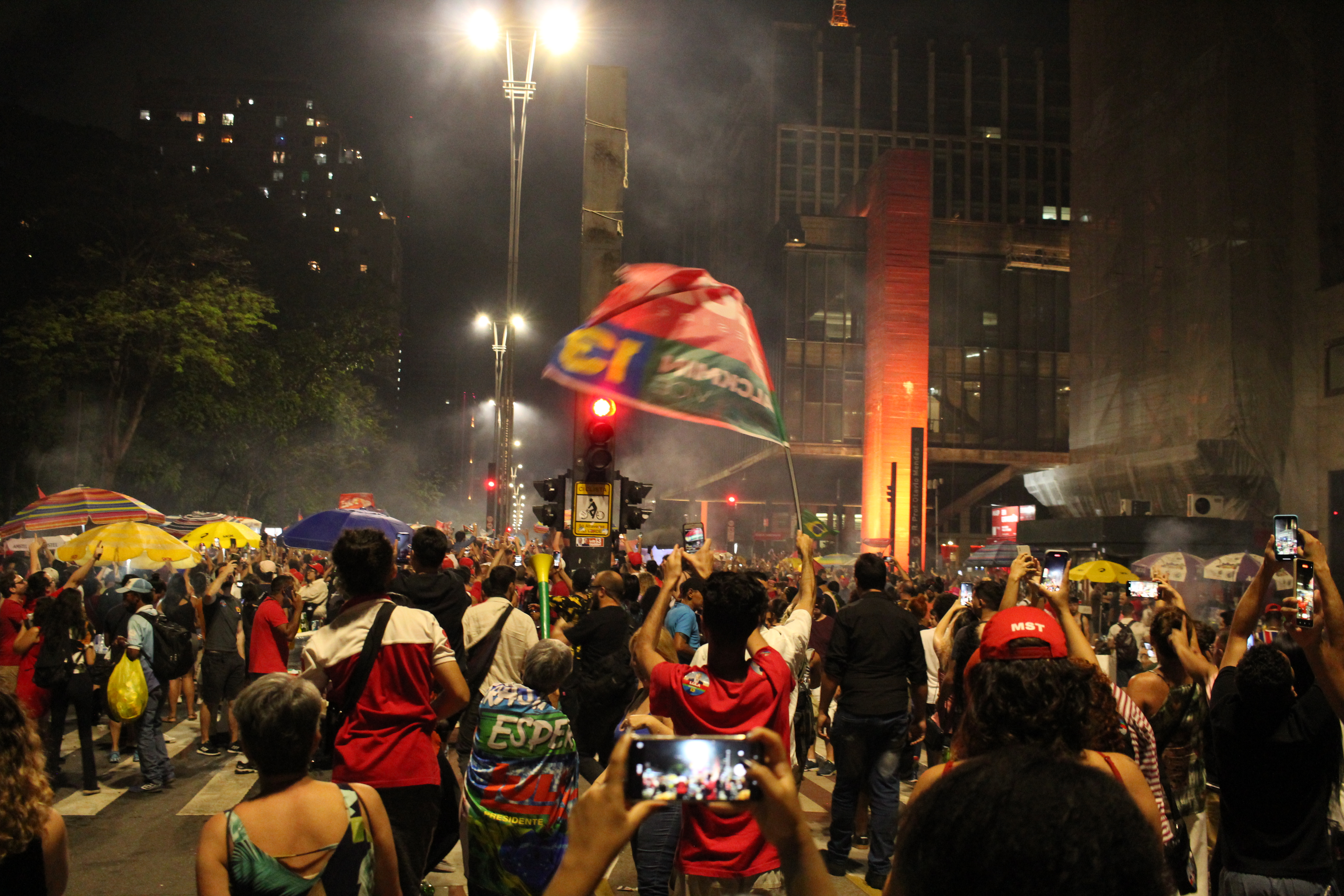 Manifestação Avenida Paulista 30 de outubro vitória Lula segundo turno