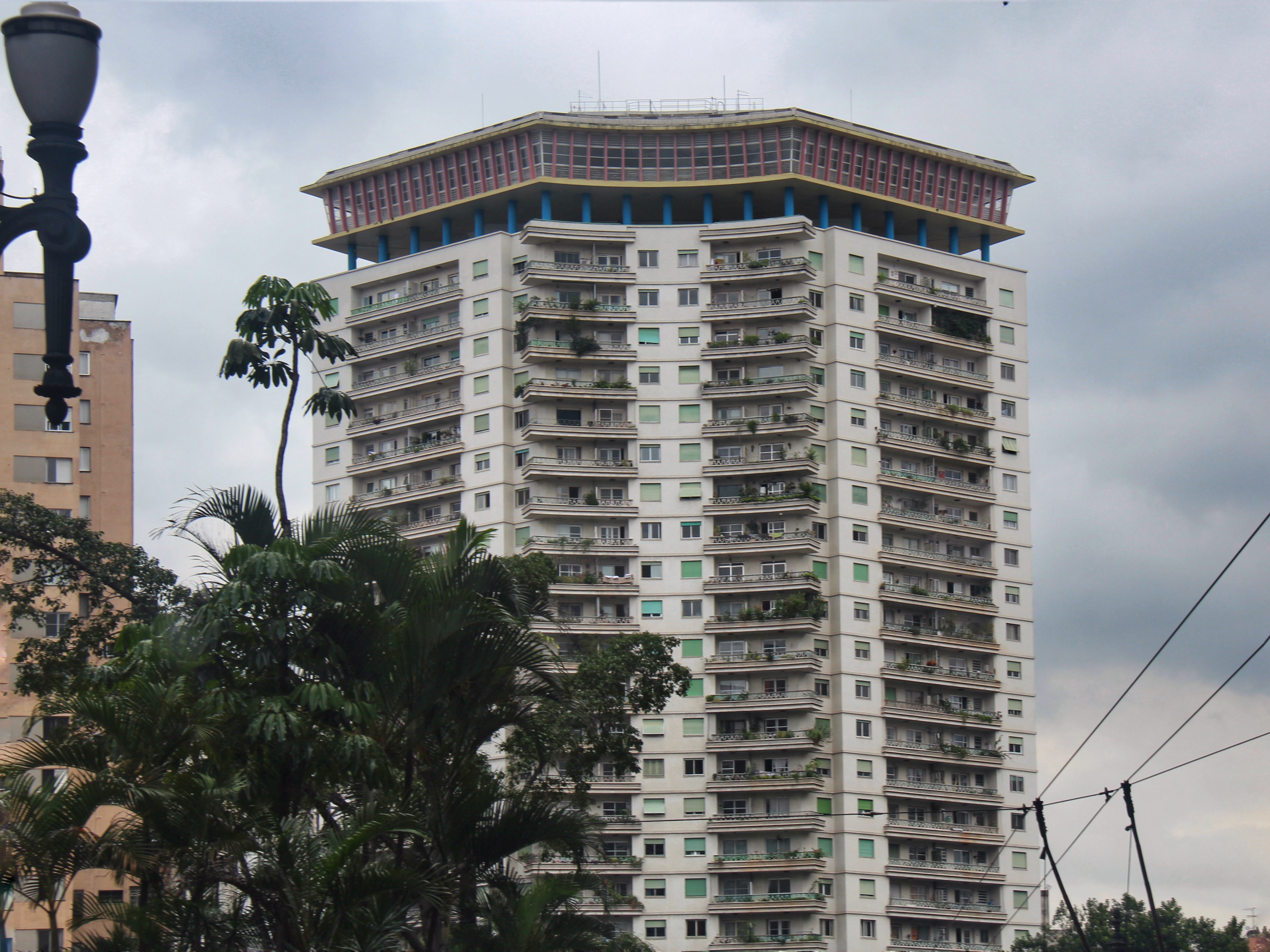 Edifício Viadutos localizado no bairro Bela Vista - por Catharina Morais