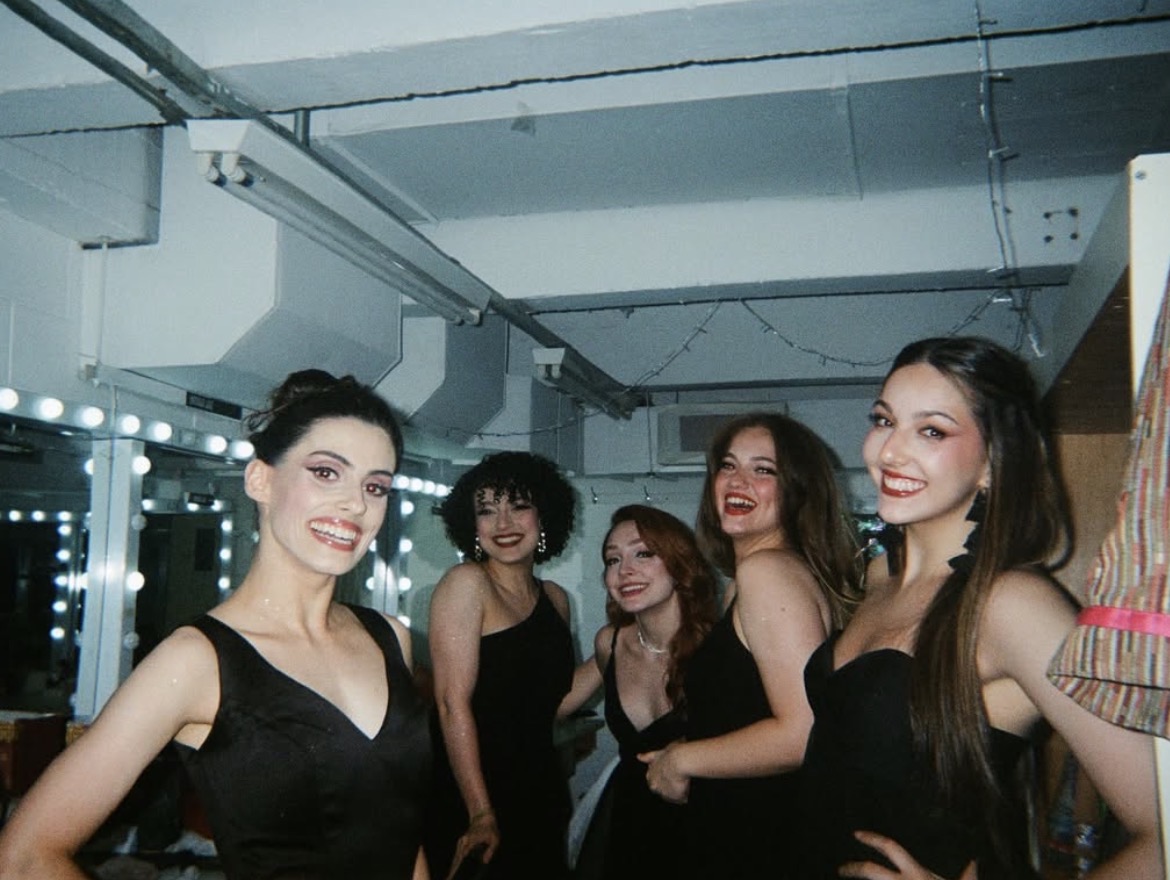 Tabatha Almeida e colegas de profissão - Imagem via Instagram @tabatha