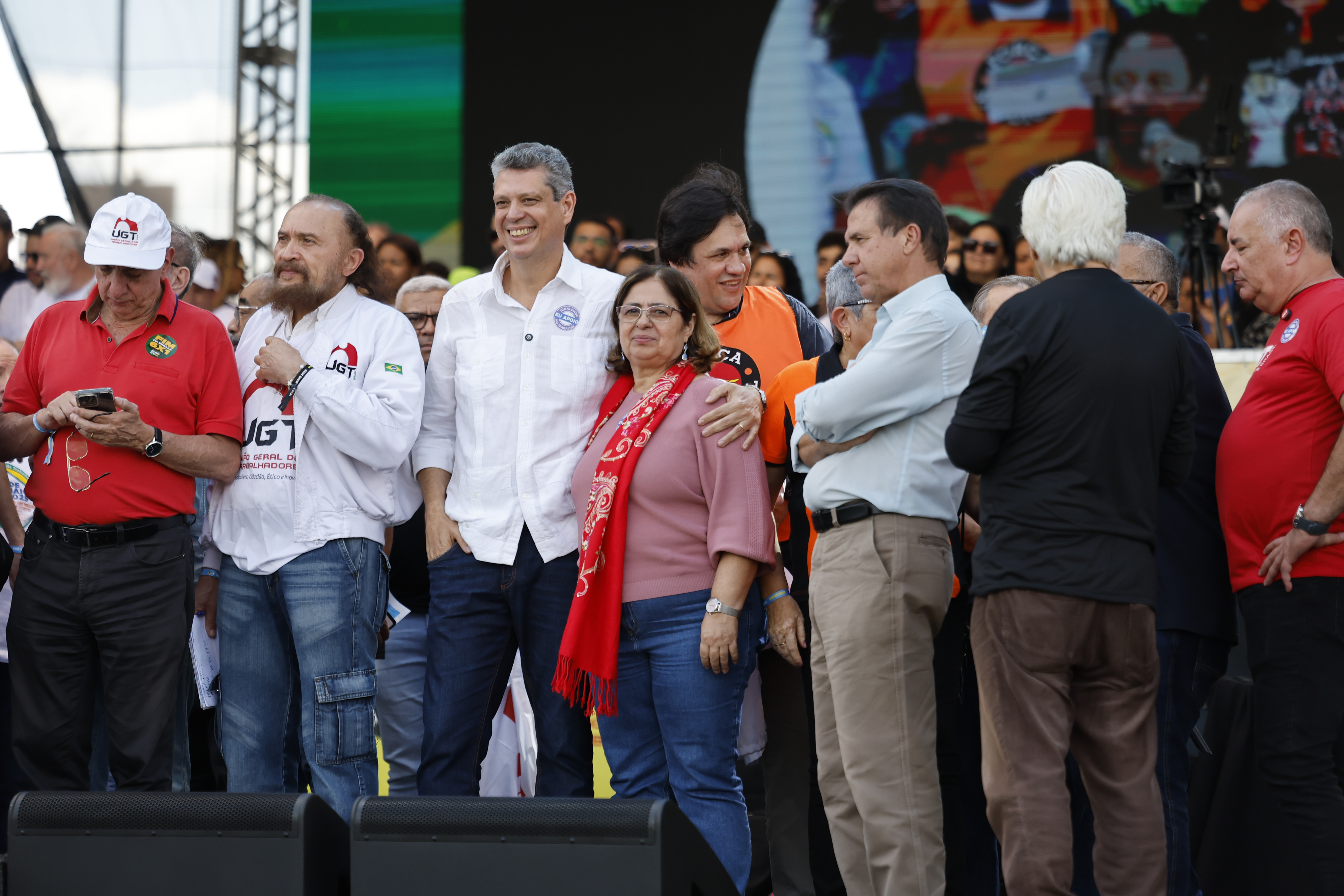 Ministro da Secretaria-Geral da Presidência da República, Márcio Macêdo, ministra das mulheres Cida Gonçalves e o ministro do Trabalho, Luiz Marinho, durante ato do dia 1º de Maio das Centrais Sindicais, na Praça Campo de Bagatelle, em 2025. Foto: Paulo Pinto/Agência Brasil