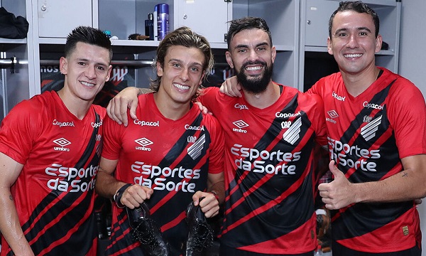 Os autores dos quatro gols da partida. Da esquerda para a direita: Leonardo Godoy, Canobbio, Mastriani e Pablo.