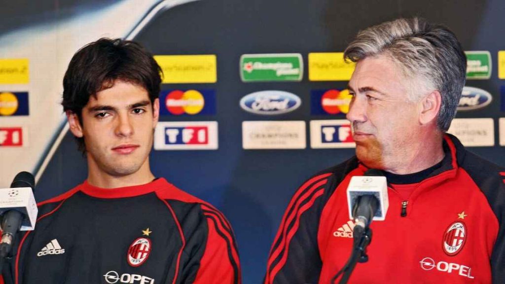 Kaká e Ancelotti na época de Milan — Foto: AFP PHOTO PHILIPPE MERLE