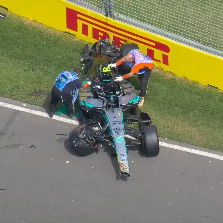 Acidente de Kimi Antonelli da Mercedes. Foto: Reprodução/F1