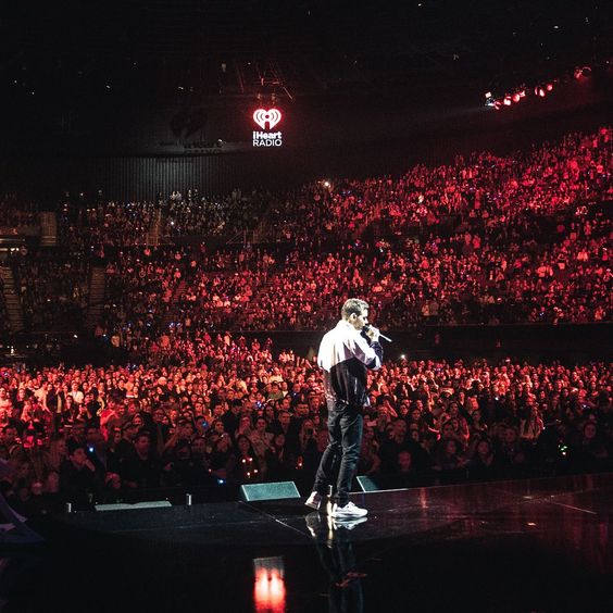 Liam Payne em show para iHeartRadio. 