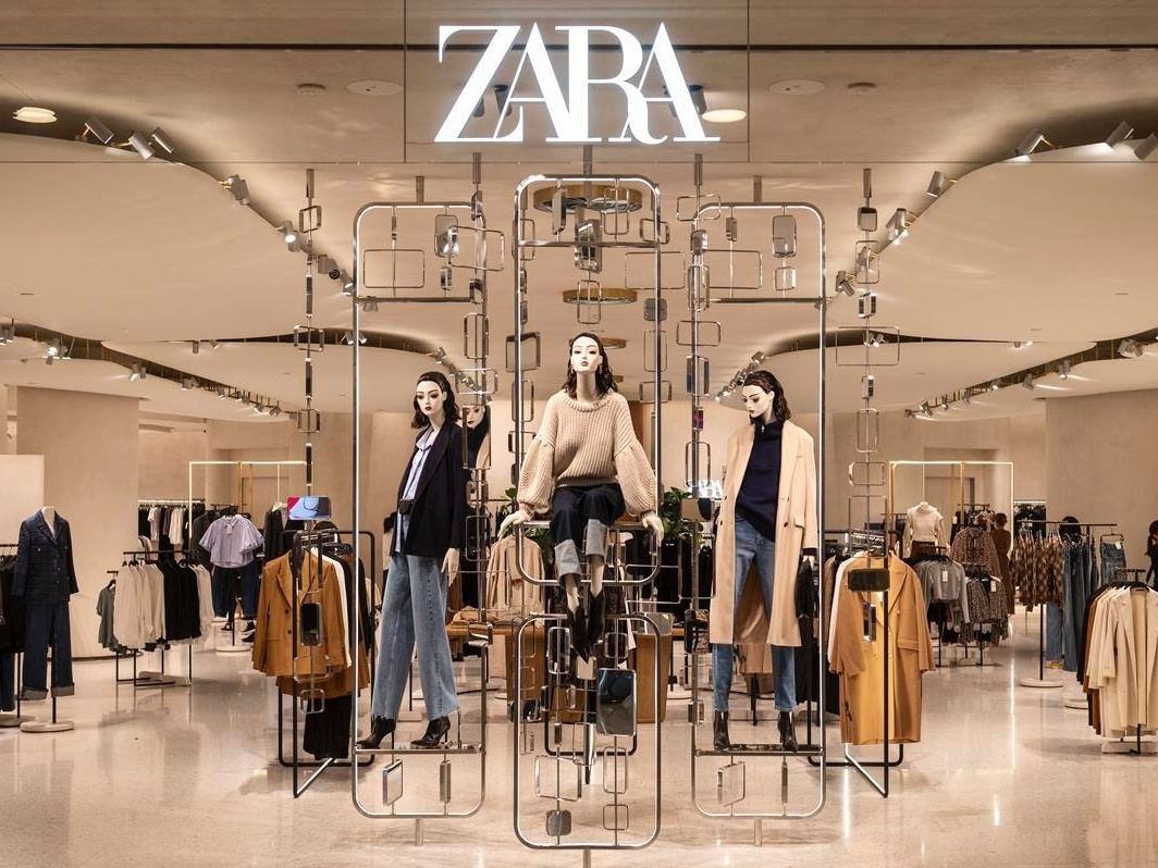 Loja da Zara com manequins