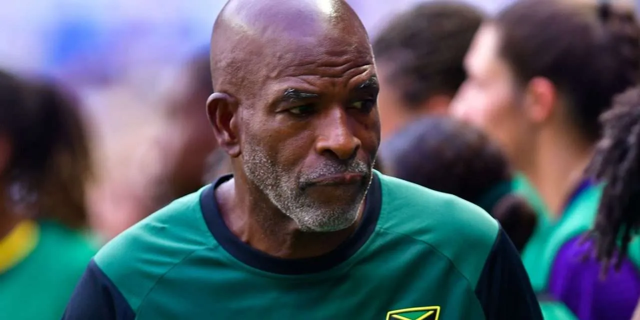 Lorne Donaldson, técnico da seleção feminina da Jamaica. Foto: Reprodução/nationwideradiojm.com.