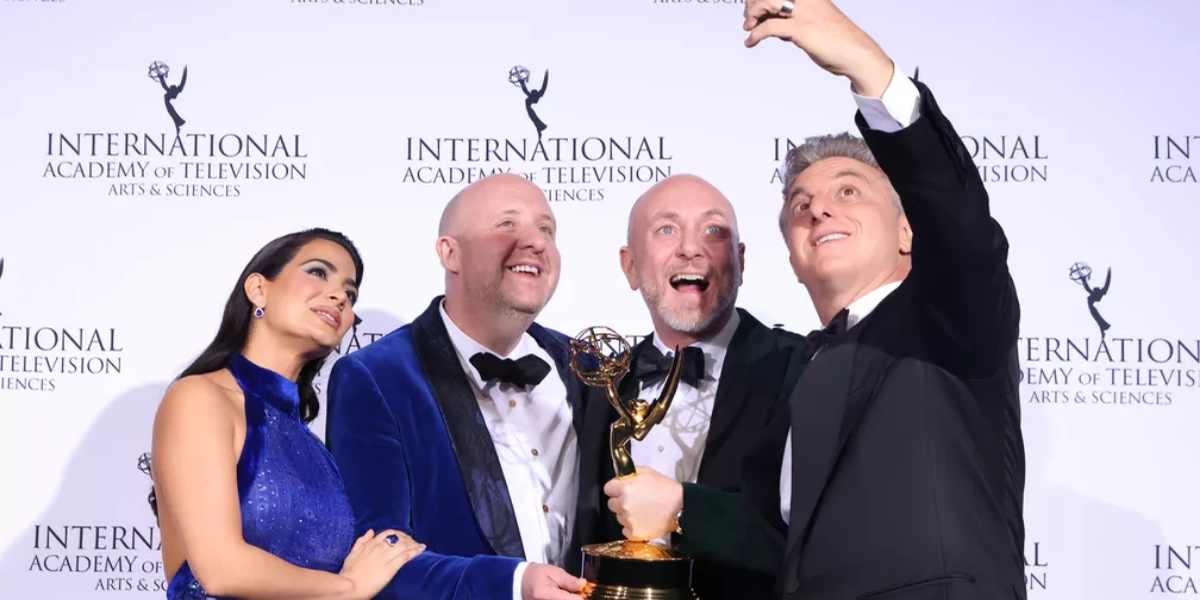 Derek McLean e Daniel Nettleton, produtores de 'The Masked Singer' com Luciano Huck - Caitlin Ochs/Reuters