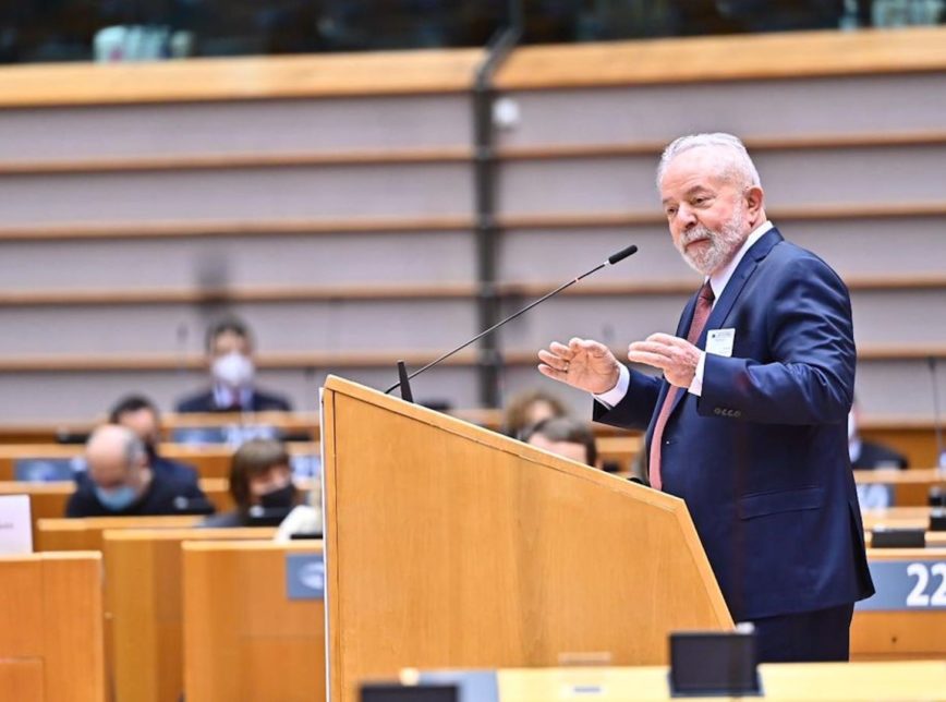 Lula foi ovacionado após discurso em Bruxelas, capital da Bélgica, depois de discurso no Parlamento Europel - Foto: Ricardo Stuckert