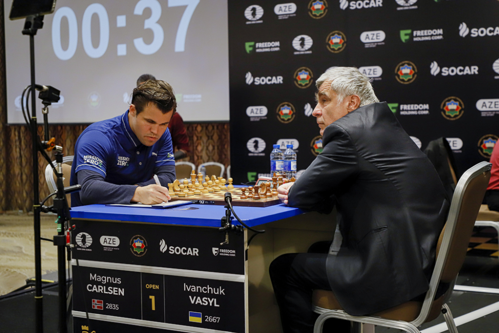 Carlsen busca sua primeira vitória na Copa do Mundo 