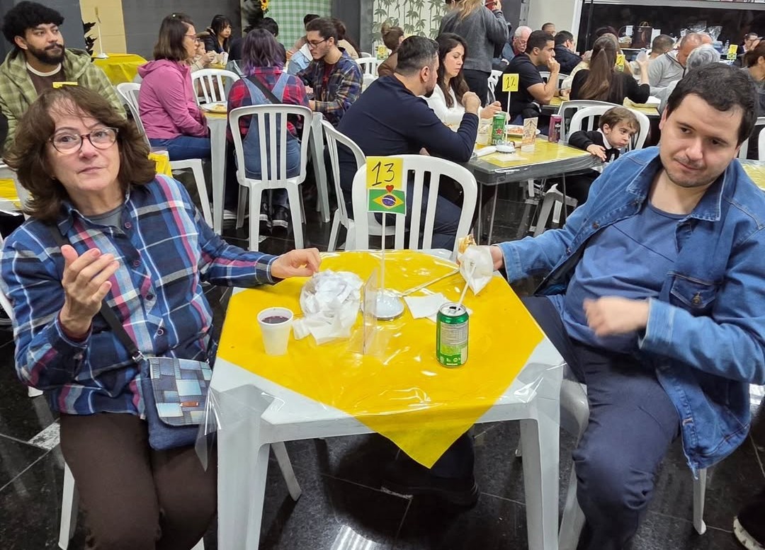 Frequentadores em bingo da Paróquia São João Batista. Foto: Reprodução / Instagram Paróquia São João Batista SCS 