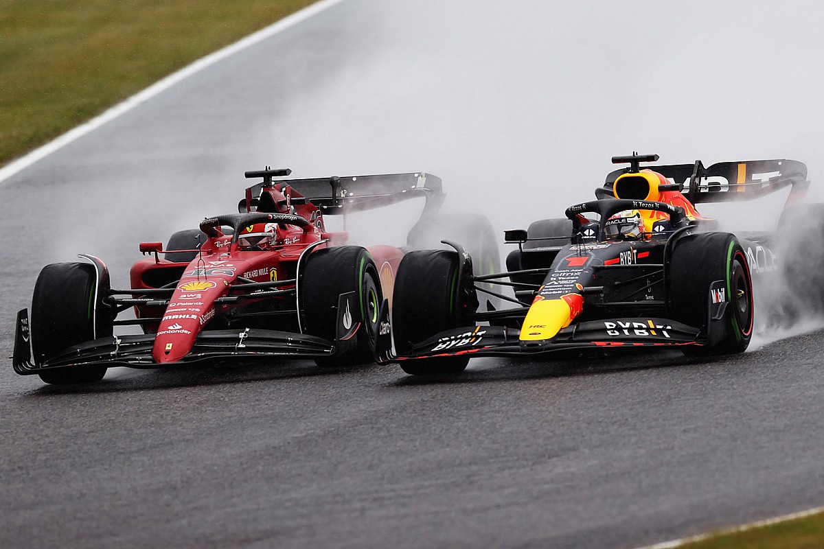 Carros da Ferrari e da Red Bull.