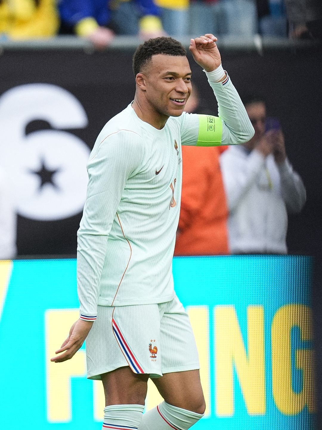 Com o gol no Brasil, Mbappé chega a 56 gols com a França e fica a apenas um atrás do maior artilheiro Giroud. 